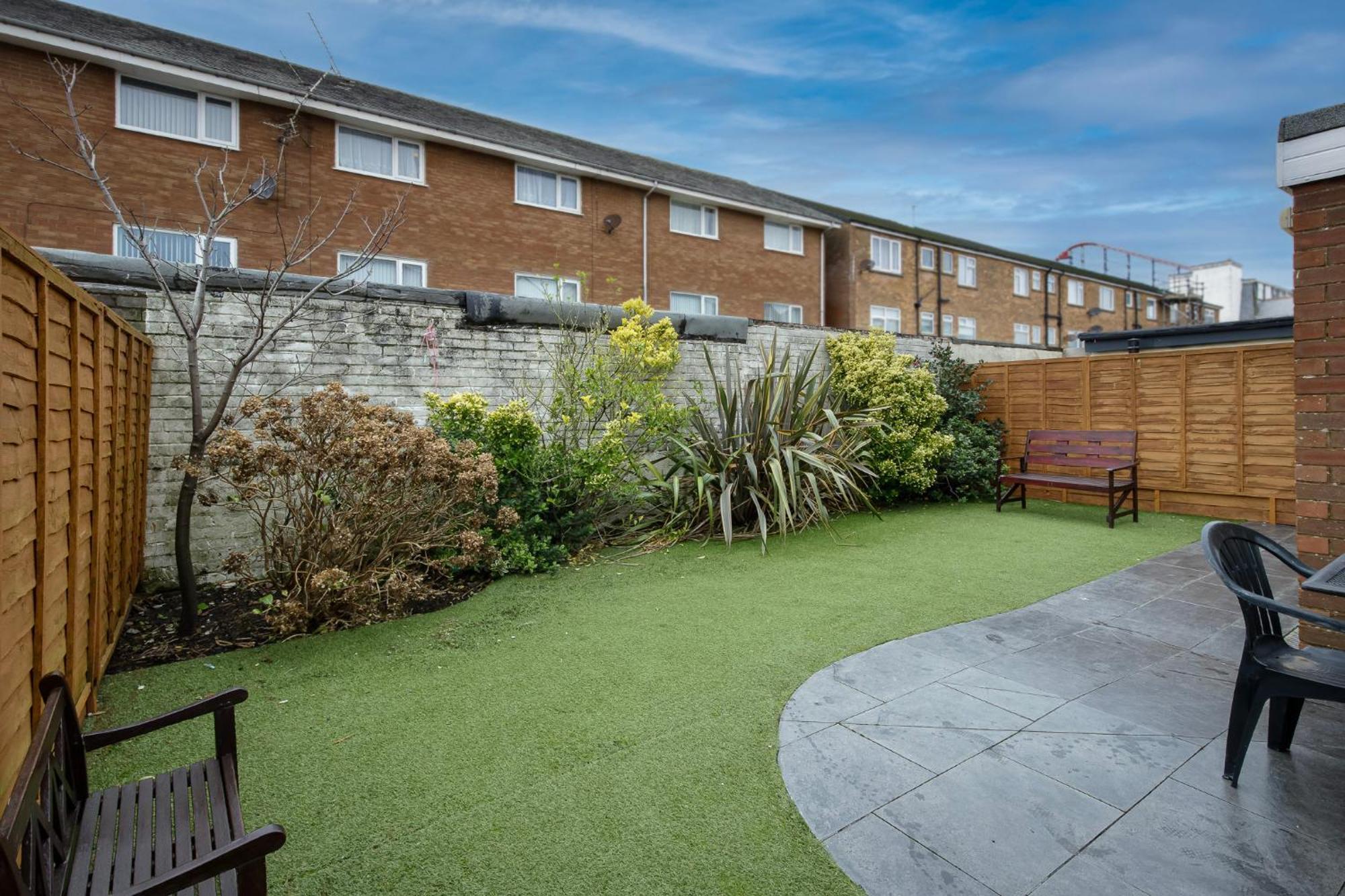 Arnside - Spacious 10-Bedroom Seaside Cottage Blackpool Exterior photo