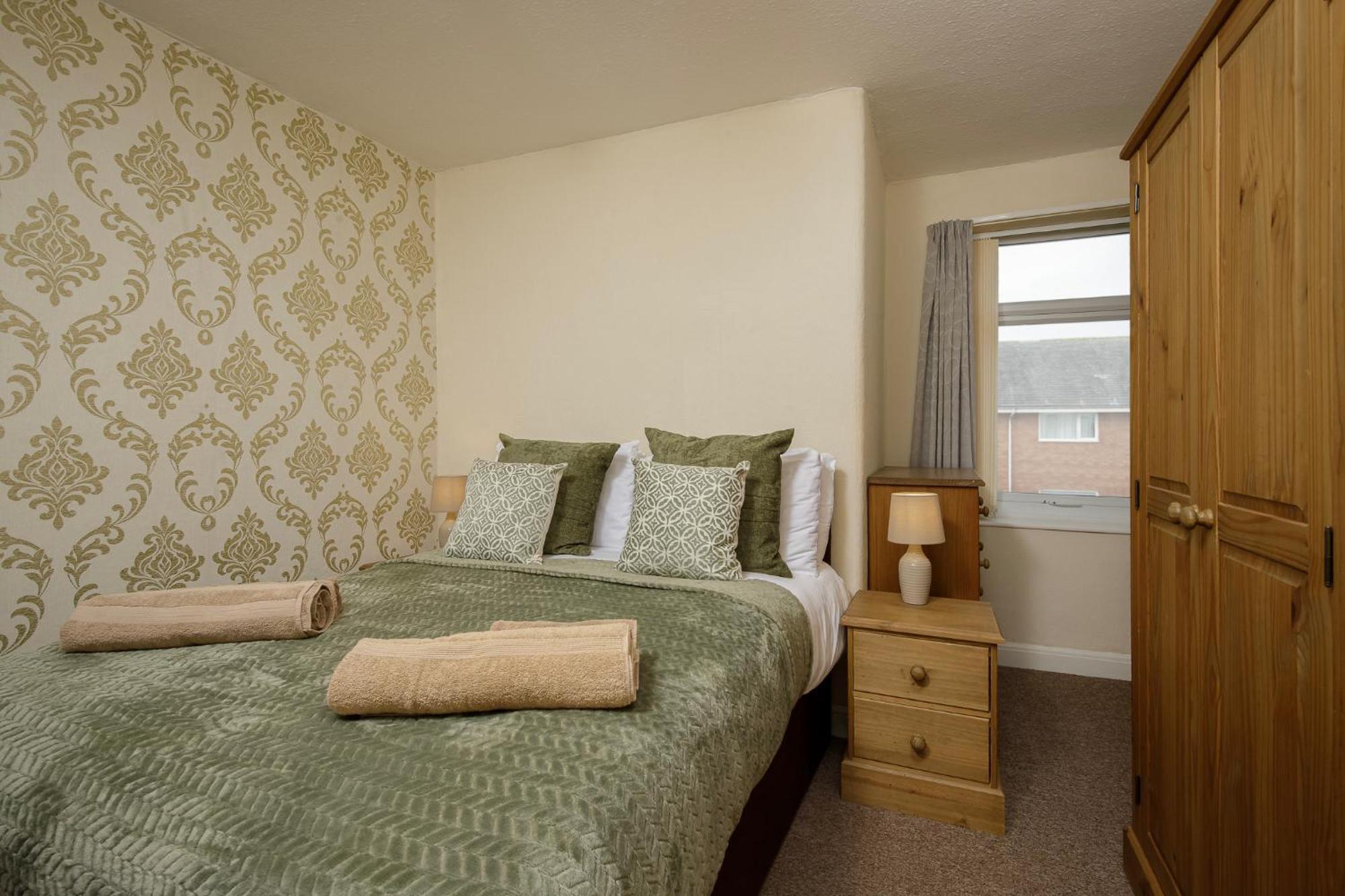 Arnside - Spacious 10-Bedroom Seaside Cottage Blackpool Exterior photo