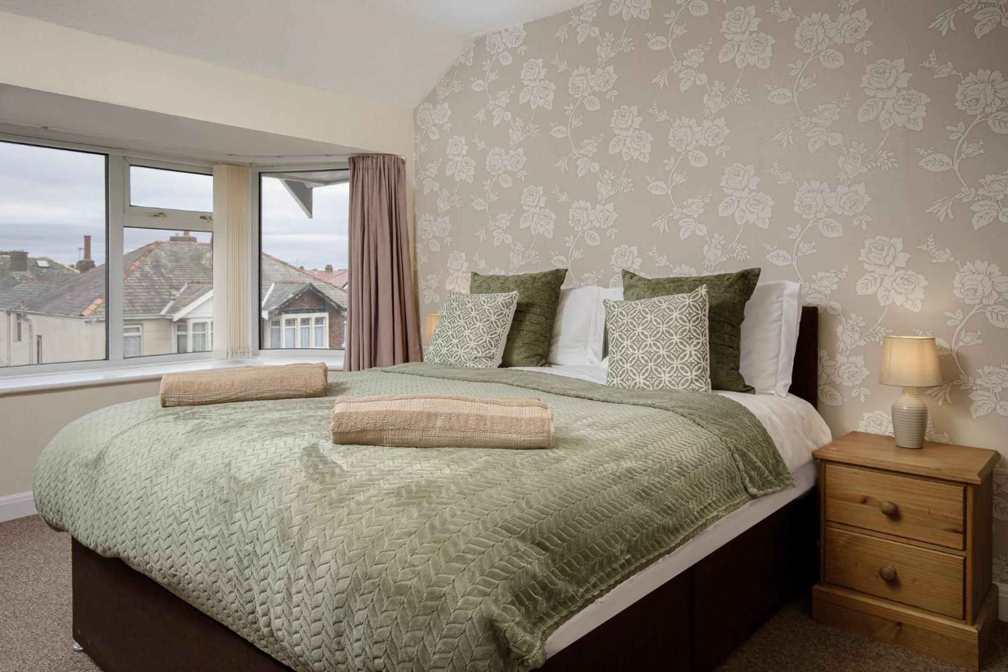 Arnside - Spacious 10-Bedroom Seaside Cottage Blackpool Exterior photo